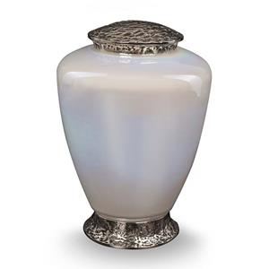 Urnwebshop Spiegelwitte Glazen Urn, Zilveren Voet en Deksel (3.5 liter)
