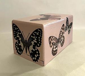 Urnwebshop Roze Design Kinderurn vol Vlinders (0.4 liter)