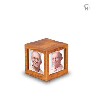 Urnwebshop Mediumgrote Houten Photocube Urn Grenen (1.4 liter)