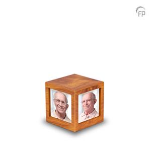 Urnwebshop Kleine Houten Photocube Urn Grenen (0.7 liter)
