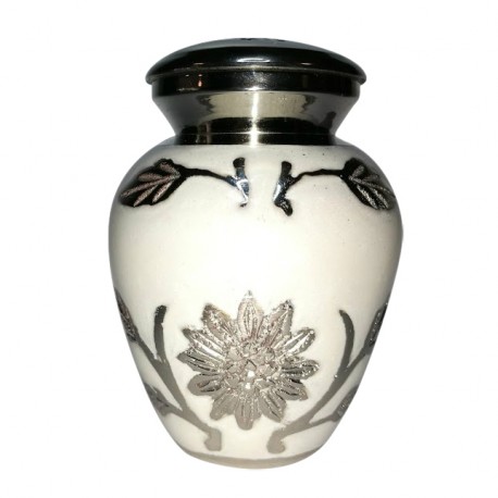 Gedenkartikelen Mini urn kleur wit met bloemen in zilverkleur (50ml)