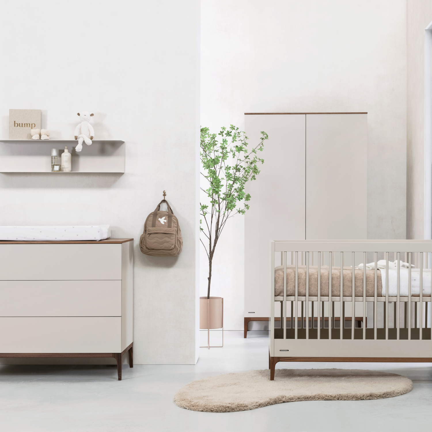 Kidsmill Intense Modular Babykamer Oatmeal/Walnoot | Ledikant 60 x 120 cm + Commode + Kast 2-Deurs