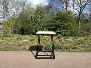 Loods XL Steigerhouten statafel Misha met stalen onderstel