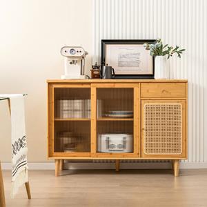 Costway Mid-Eeuws Modern Bamboe Buffet met Verschuifbare Deuren van Gehard Glas Rotan Kast en Lade Boheems Koffiebarmeubilair Natuurlijke