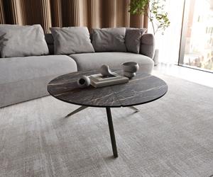 DELIFE Couchtisch Delron 90x90 cm Keramik LaminamNoir Desir Braun Kreuzfuß Flach Metall Effektfinish Titan