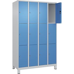 C+P Lockerkast Classic PLUS, 4 compartimenten, lichtgrijs / lichtblauw, b = 1200 mm, 12 vakken, met voeten