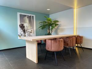 Loods XL Eikenhouten tafel met houten poten Aren