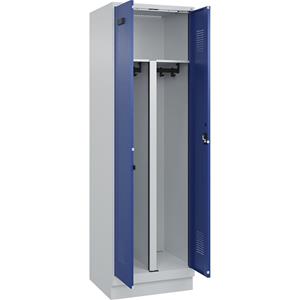 Multifunctionele lockerkast Evolo PLUS, 1 compartiment, scheidingswand ingekort, lichtgrijs / gentiaanblauw, b = 600 mm, met bodemsokkel, cilinderslot