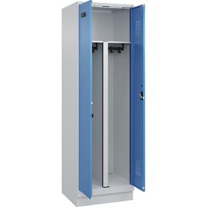 Multifunctionele lockerkast Evolo PLUS, 1 compartiment, scheidingswand ingekort, lichtgrijs / lichtblauw, b = 600 mm, met bodemsokkel, cilinderslot