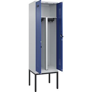 Multifunctionele lockerkast Evolo PLUS, 1 compartiment, scheidingswand ingekort, lichtgrijs / gentiaanblauw, b = 600 mm, met smalle voeten, veiligheidsdraaigrendel