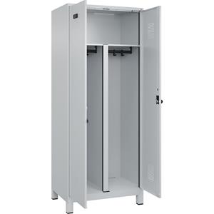 Multifunctionele lockerkast Evolo PLUS, 1 compartiment, scheidingswand ingekort, lichtgrijs, b = 800 mm, met brede voeten, veiligheidsdraaigrendel