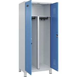 Multifunctionele lockerkast Evolo PLUS, 1 compartiment, scheidingswand ingekort, lichtgrijs / lichtblauw, b = 800 mm, met brede voeten, cilinderslot