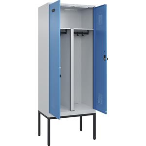 Multifunctionele lockerkast Evolo PLUS, 1 compartiment, scheidingswand ingekort, lichtgrijs / lichtblauw, b = 800 mm, met smalle voeten, veiligheidsdraaigrendel