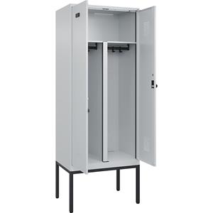 Multifunctionele lockerkast Evolo PLUS, 1 compartiment, scheidingswand ingekort, lichtgrijs, b = 800 mm, met smalle voeten, veiligheidsdraaigrendel