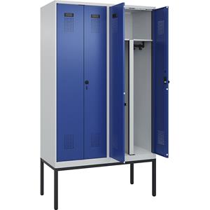 Multifunctionele lockerkast Evolo PLUS, 2 compartimenten, scheidingswand ingekort, lichtgrijs / gentiaanblauw, b = 1200 mm, met smalle voeten, veiligheidsdraaigrendel