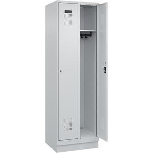 C+P Lockerkast Evolo PLUS, 2 compartimenten, lichtgrijs, b = 600 mm, met bodemsokkel, cilinderslot