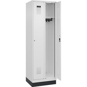 C+P Lockerkast Evolo PLUS, 2 compartimenten, verkeerswit, b = 600 mm, met bodemsokkel, cilinderslot
