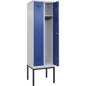 C+P Lockerkast Evolo PLUS, 2 compartimenten, lichtgrijs / gentiaanblauw, b = 600 mm, met smalle voeten, cilinderslot