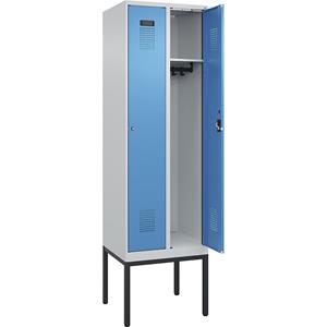 C+P Lockerkast Evolo PLUS, 2 compartimenten, lichtgrijs / lichtblauw, b = 600 mm, met smalle voeten, cilinderslot