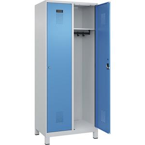 C+P Lockerkast Evolo PLUS, 2 compartimenten, lichtgrijs / lichtblauw, b = 800 mm, met brede voeten, cilinderslot