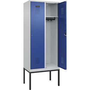 C+P Lockerkast Evolo PLUS, 2 compartimenten, lichtgrijs / gentiaanblauw, b = 800 mm, met smalle voeten, cilinderslot