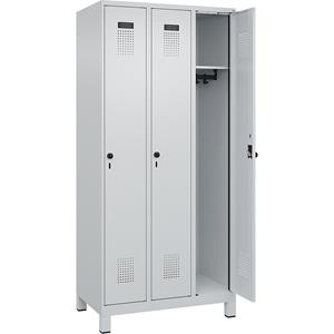 C+P Lockerkast Evolo PLUS, 3 compartimenten, lichtgrijs, b = 900 mm, met brede voeten, draaigrendel