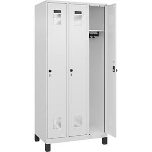 C+P Lockerkast Evolo PLUS, 3 compartimenten, verkeerswit, b = 900 mm, met brede voeten, draaigrendel