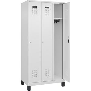 C+P Lockerkast Evolo PLUS, 3 compartimenten, verkeerswit, b = 900 mm, met brede voeten, cilinderslot