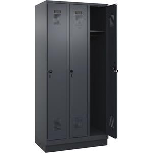 C+P Lockerkast Evolo PLUS, 3 compartimenten, grijs, b = 900 mm, met bodemsokkel, draaigrendel