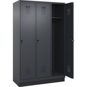 C+P Lockerkast Evolo PLUS, 3 compartimenten, grijs, b = 1200 mm, met bodemsokkel, draaigrendel