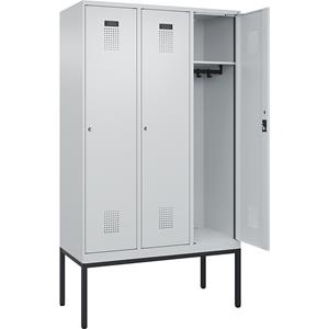 C+P Lockerkast Evolo PLUS, 3 compartimenten, lichtgrijs, b = 1200 mm, met smalle voeten, cilinderslot