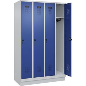 C+P Lockerkast Evolo PLUS, 4 compartimenten, lichtgrijs / gentiaanblauw, b = 1200 mm, met bodemsokkel, draaigrendel