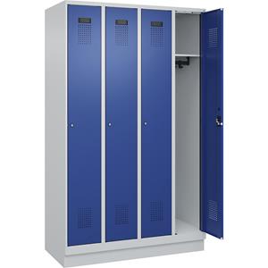 C+P Lockerkast Evolo PLUS, 4 compartimenten, lichtgrijs / gentiaanblauw, b = 1200 mm, met bodemsokkel, cilinderslot