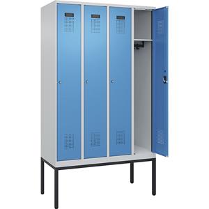C+P Lockerkast Evolo PLUS, 4 compartimenten, lichtgrijs / lichtblauw, b = 1200 mm, met smalle voeten, cilinderslot