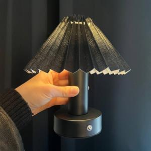 PR Home LED tafellamp Tiara, zwart/zwart, textiel