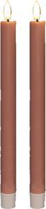 Anna's Collection Led dinerkaarsen - 2x st - roze - 25 cm - 3D vlam - warm wit licht -