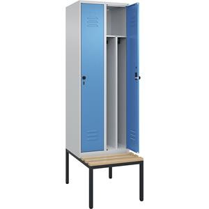 C+P Multifunctionele lockerkast Classic PLUS met zitbank, smal, 2 compartimenten, scheidingswand ingekort, lichtgrijs / lichtblauw, b = 600 mm, veiligheidsdraaigrendel, ondergebouwd, beuken-hardhout