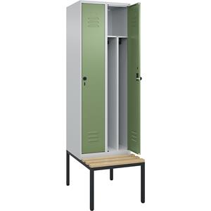C+P Multifunctionele lockerkast Classic PLUS met zitbank, smal, 2 compartimenten, scheidingswand ingekort, lichtgrijs / resedagroen, b = 600 mm, veiligheidsdraaigrendel, ondergebouwd, beuken-hardhout