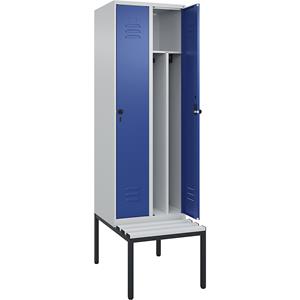 C+P Multifunctionele lockerkast Classic PLUS met zitbank, smal, 2 compartimenten, scheidingswand ingekort, lichtgrijs / gentiaanblauw, b = 600 mm, veiligheidsdraaigrendel, ondergebouwd, kunststof