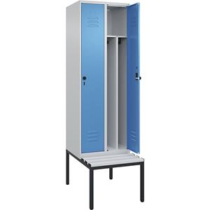 C+P Multifunctionele lockerkast Classic PLUS met zitbank, smal, 2 compartimenten, scheidingswand ingekort, lichtgrijs / lichtblauw, b = 600 mm, veiligheidsdraaigrendel, ondergebouwd, kunststof