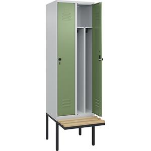 C+P Multifunctionele lockerkast Classic PLUS met zitbank, smal, 2 compartimenten, scheidingswand ingekort, lichtgrijs / resedagroen, b = 600 mm, veiligheidsdraaigrendel, vrijdragend, beuken-hardhout