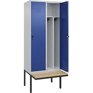 C+P Multifunctionele lockerkast Classic PLUS met zitbank, smal, 2 compartimenten, scheidingswand ingekort, lichtgrijs / gentiaanblauw, b = 800 mm, veiligheidsdraaigrendel, vrijdragend, beuken-hardhout