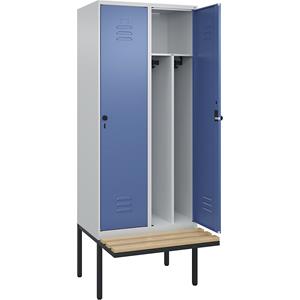 C+P Multifunctionele lockerkast Classic PLUS met zitbank, smal, 2 compartimenten, scheidingswand ingekort, lichtgrijs / verblauw, b = 800 mm, veiligheidsdraaigrendel, vrijdragend, beuken-hardhout