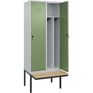 C+P Multifunctionele lockerkast Classic PLUS met zitbank, smal, 2 compartimenten, scheidingswand ingekort, lichtgrijs / resedagroen, b = 800 mm, veiligheidsdraaigrendel, vrijdragend, beuken-hardhout