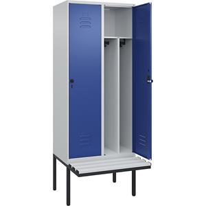 C+P Multifunctionele lockerkast Classic PLUS met zitbank, smal, 2 compartimenten, scheidingswand ingekort, lichtgrijs / gentiaanblauw, b = 800 mm, veiligheidsdraaigrendel, vrijdragend, kunststof