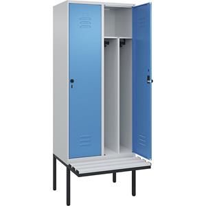 C+P Multifunctionele lockerkast Classic PLUS met zitbank, smal, 2 compartimenten, scheidingswand ingekort, lichtgrijs / lichtblauw, b = 800 mm, veiligheidsdraaigrendel, vrijdragend, kunststof