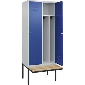 C+P Multifunctionele lockerkast Classic PLUS met zitbank, smal, 2 compartimenten, scheidingswand ingekort, lichtgrijs / gentiaanblauw, b = 800 mm, cilinderslot, vrijdragend, beuken-hardhout