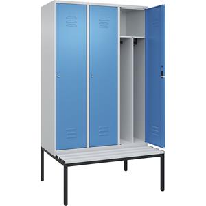 C+P Multifunctionele lockerkast Classic PLUS met zitbank, smal, 3 compartimenten, scheidingswand ingekort, lichtgrijs / lichtblauw, b = 1200 mm, cilinderslot, ondergebouwd, kunststof