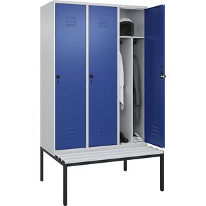 C+P Multifunctionele lockerkast Classic PLUS met zitbank, smal, 3 compartimenten, scheidingswand ingekort, lichtgrijs / gentiaanblauw, b = 1200 mm, veiligheidsdraaigrendel, ondergebouwd, kunststof