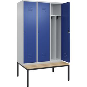 C+P Multifunctionele lockerkast Classic PLUS met zitbank, smal, 3 compartimenten, scheidingswand ingekort, lichtgrijs / gentiaanblauw, b = 1200 mm, cilinderslot, ondergebouwd, beuken-hardhout